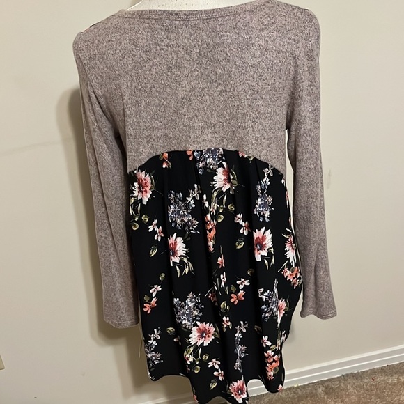 Moa Moa long sleeve tee. Solid front/ print back, sz M - Picture 3 of 6